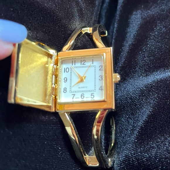 Avon Photo Locket Bangle Watch - New in Box main image 13